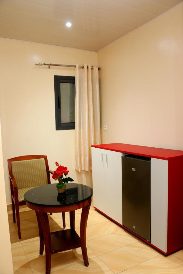 Hotel Laval Abidjan Luaran gambar