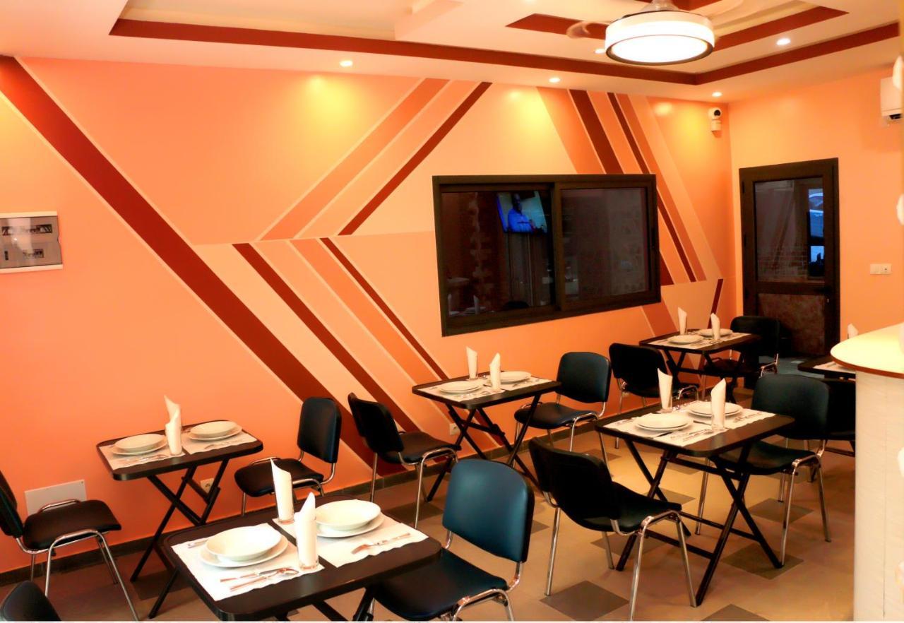 Hotel Laval Abidjan Luaran gambar