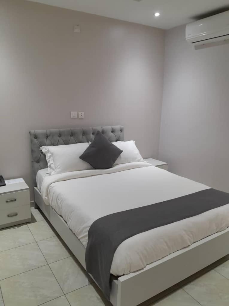 Hotel Laval Abidjan Luaran gambar